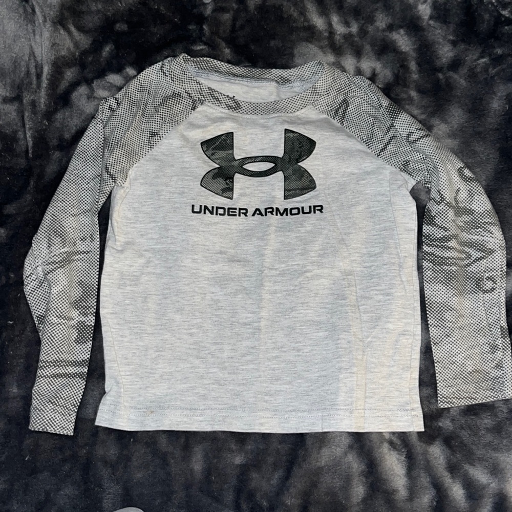 Long sleeve boys under armour shirt size 4t